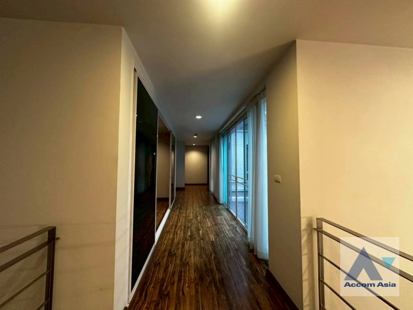 15  4 br House for rent and sale in Pattanakarn ,Bangkok BTS On Nut at Panya Pattanakarn Village 1811526