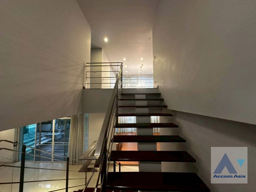 12  4 br House for rent and sale in Pattanakarn ,Bangkok BTS On Nut at Panya Pattanakarn Village 1811526