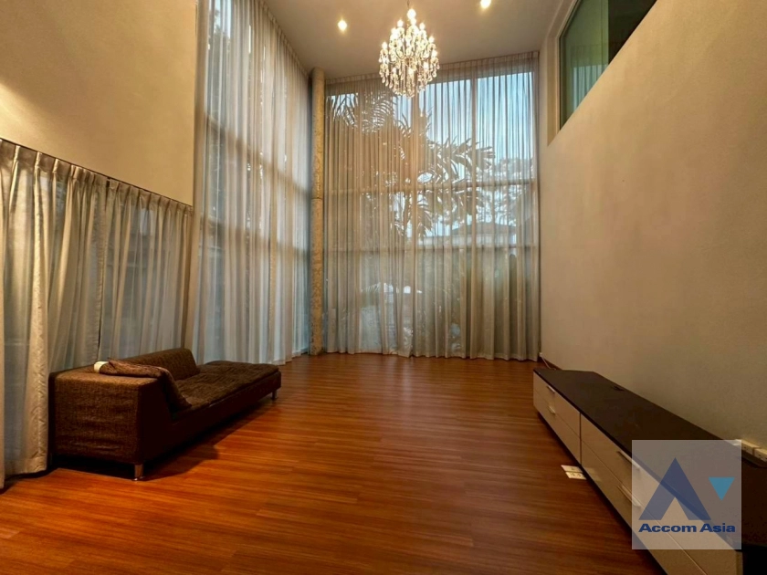  1  4 br House for rent and sale in Pattanakarn ,Bangkok BTS On Nut at Panya Pattanakarn Village 1811526