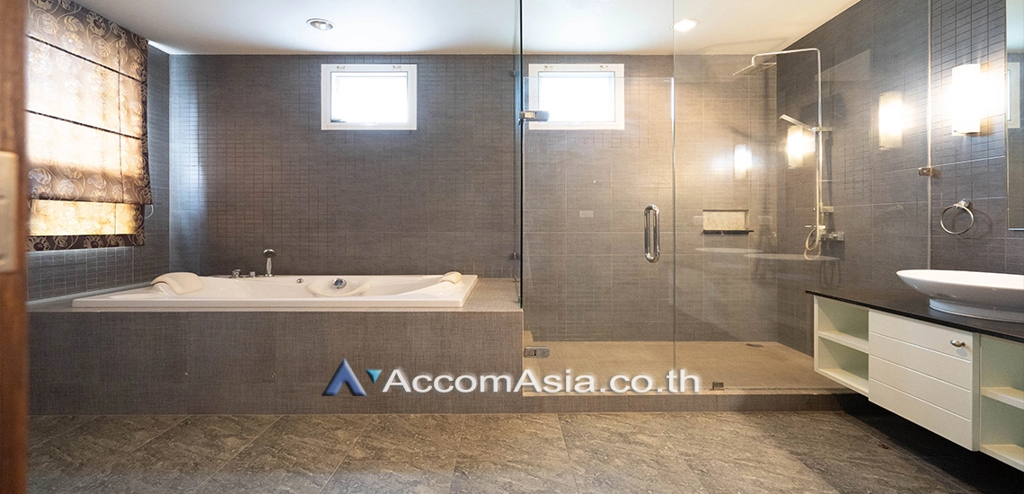 21  4 br House for rent and sale in Pattanakarn ,Bangkok BTS On Nut at Panya Pattanakarn Village 1811527