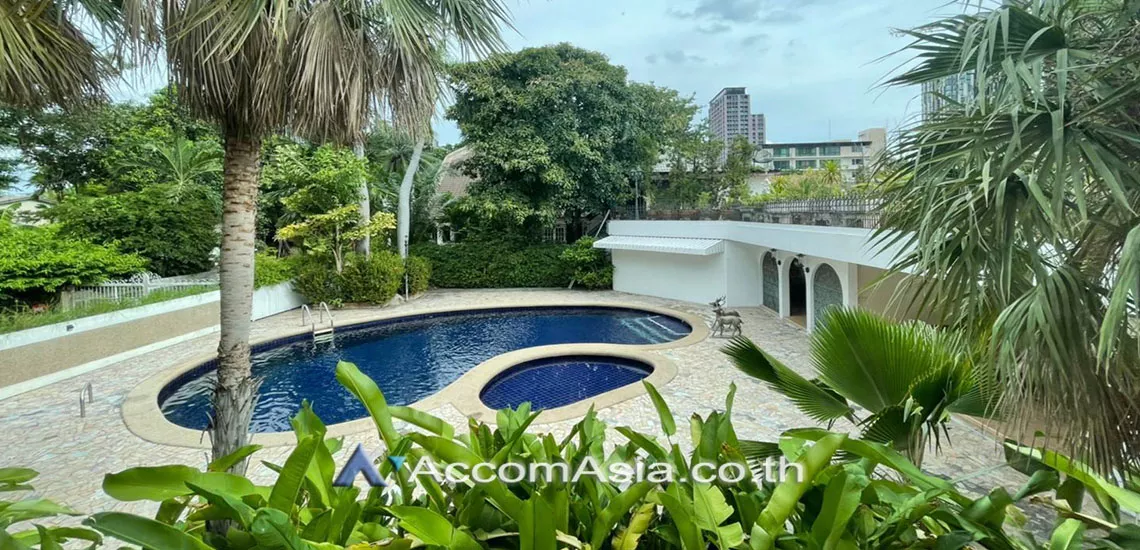 Private Swimming Pool |  3 Bedrooms  House For Rent in Sukhumvit, Bangkok  near BTS Ekkamai (9002401)