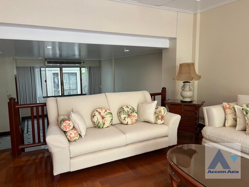 unit 3 Bedrooms  Townhouse For Rent & Sale in Sukhumvit, Bangkok  near BTS Thong Lo (2511604)