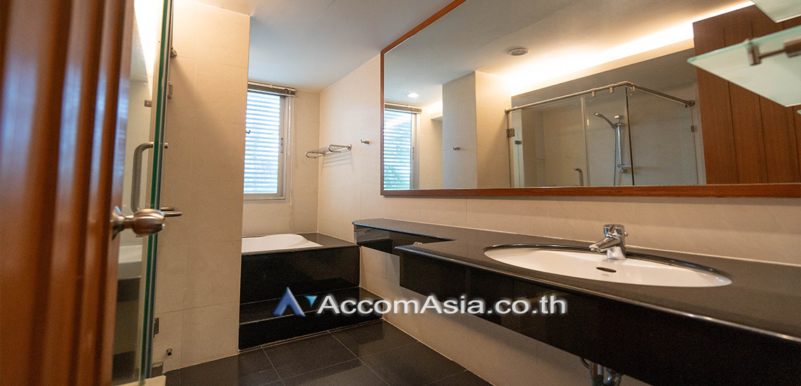 8  3 br Apartment For Rent in Silom ,Bangkok BTS Surasak at High-end Low Rise  1411629