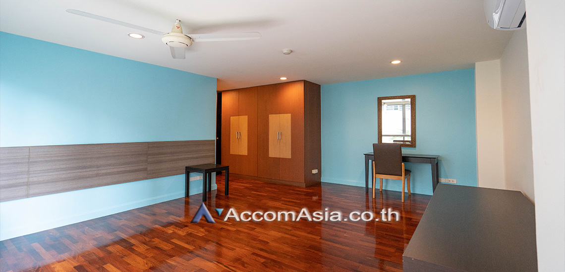 5  3 br Apartment For Rent in Silom ,Bangkok BTS Surasak at High-end Low Rise  1411629