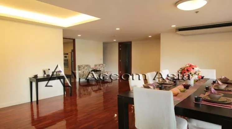 Pet friendly |  3 Bedrooms  Apartment For Rent in Silom, Bangkok  near BTS Surasak (1411631)