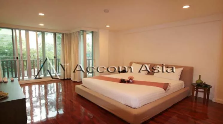 6  3 br Apartment For Rent in Silom ,Bangkok BTS Surasak at High-end Low Rise  1411631