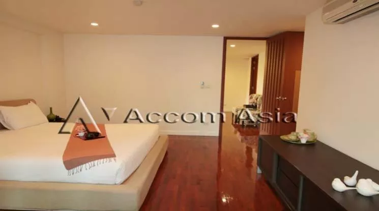 7  3 br Apartment For Rent in Silom ,Bangkok BTS Surasak at High-end Low Rise  1411631
