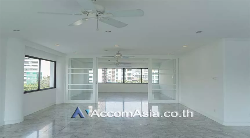 A whole floor, Big Balcony, Pet friendly |  Greenery Space In Bangkok Apartment  3 Bedroom for Rent BTS Thong Lo in Sukhumvit Bangkok
