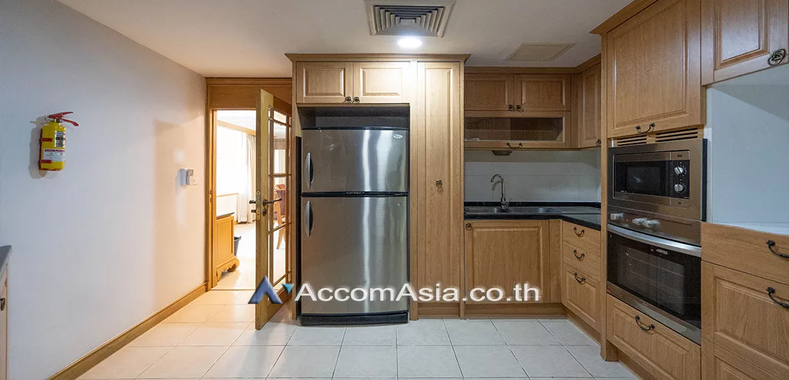 unit 3 Bedrooms  Apartment For Rent in Sukhumvit, Bangkok  near BTS Phrom Phong (1511690)