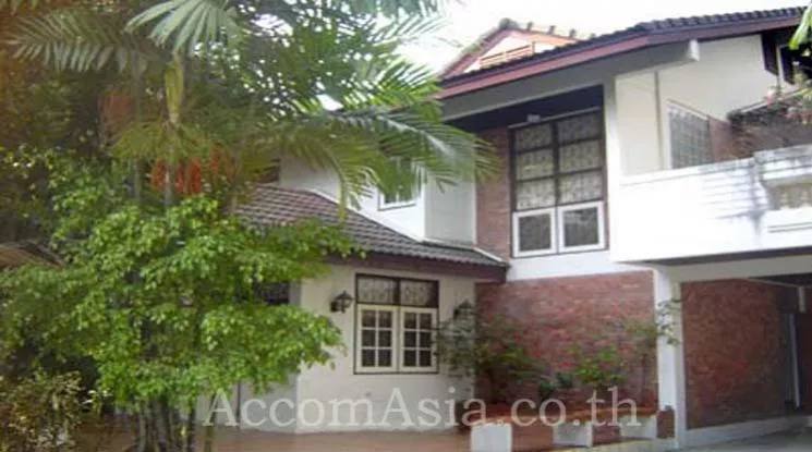 unitPet friendly |  3 Bedrooms  House For Rent & Sale in Sukhumvit, Bangkok  near BTS Phrom Phong (9002501)