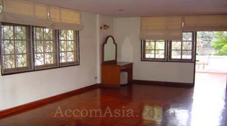 unitPet friendly |  3 Bedrooms  House For Rent & Sale in Sukhumvit, Bangkok  near BTS Phrom Phong (9002501)