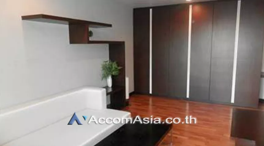  3 Bedrooms  Condominium For Rent in Sukhumvit, Bangkok  near BTS Ekkamai (1511775)
