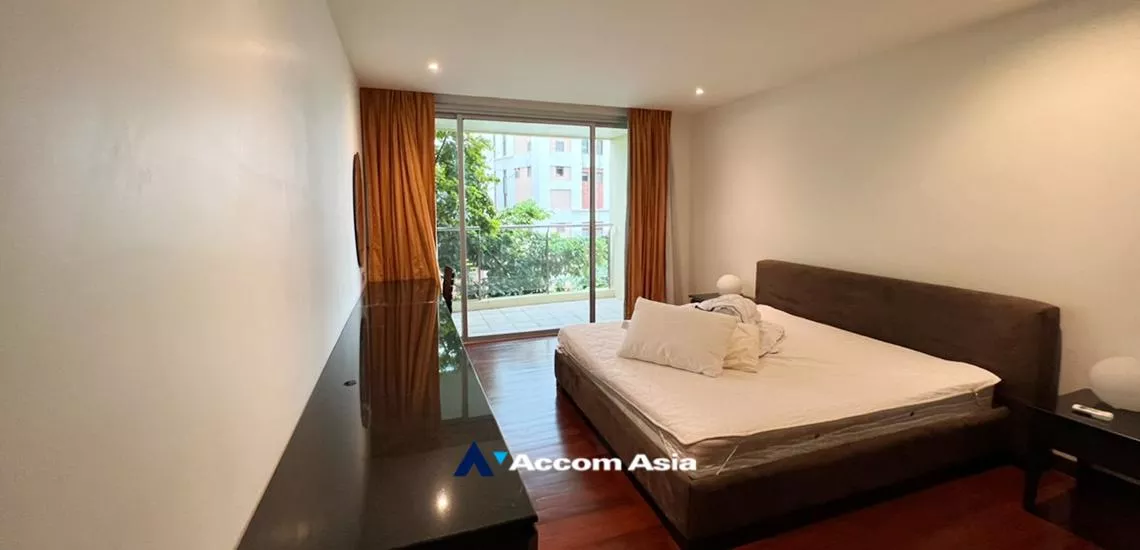 Pet friendly |  3 Bedrooms  Apartment For Rent in Sukhumvit, Bangkok  near BTS Phra khanong (1411824)