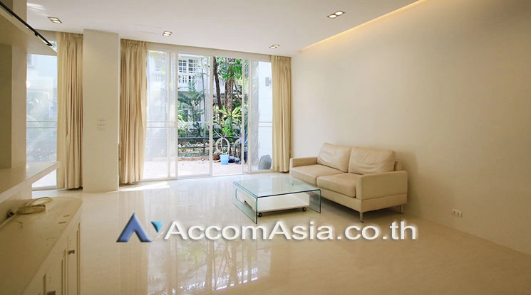Pet friendly |  House in garden compound with pool Townhouse  3 Bedroom for Rent BTS Thong Lo in Sukhumvit Bangkok