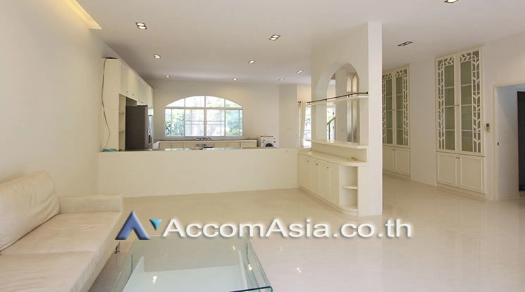  1  3 br Townhouse For Rent in Sukhumvit ,Bangkok BTS Thong Lo at House in garden compound with pool 2611828
