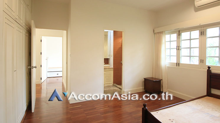 12  3 br Townhouse For Rent in Sukhumvit ,Bangkok BTS Thong Lo at House in garden compound with pool 2611828