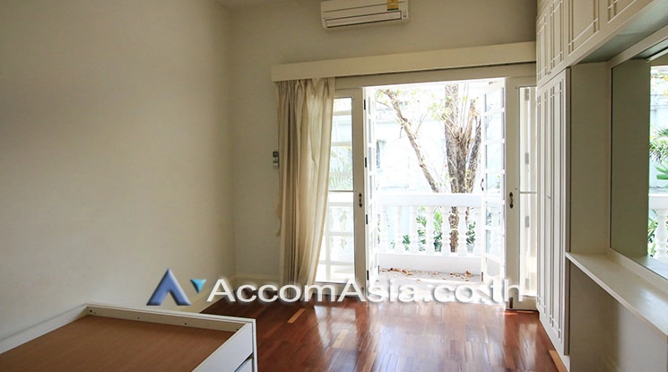 13  3 br Townhouse For Rent in Sukhumvit ,Bangkok BTS Thong Lo at House in garden compound with pool 2611828