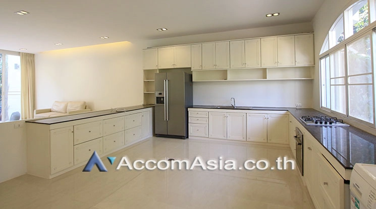 4  3 br Townhouse For Rent in Sukhumvit ,Bangkok BTS Thong Lo at House in garden compound with pool 2611828