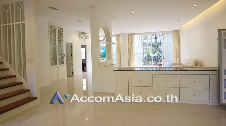 5  3 br Townhouse For Rent in Sukhumvit ,Bangkok BTS Thong Lo at House in garden compound with pool 2611828