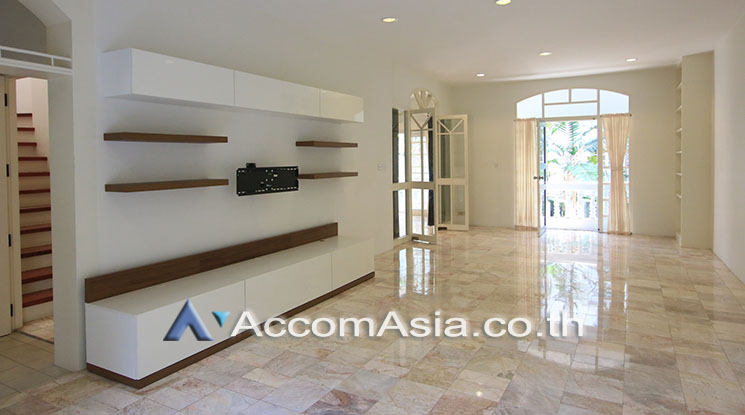 8  3 br Townhouse For Rent in Sukhumvit ,Bangkok BTS Thong Lo at House in garden compound with pool 2611828