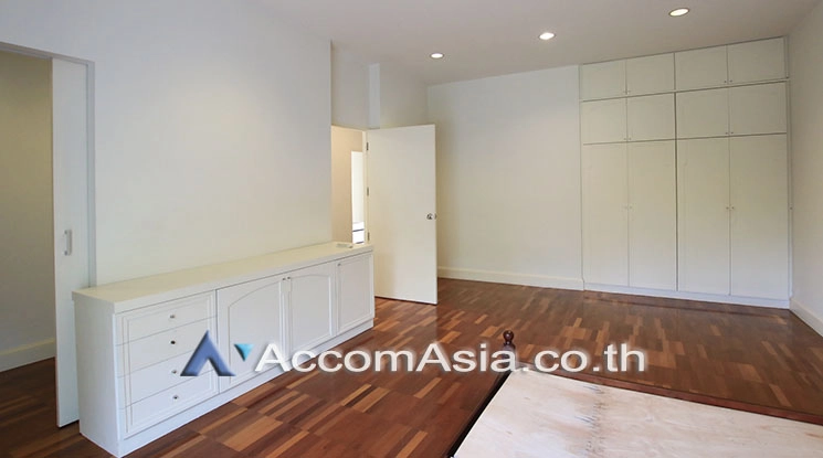 10  3 br Townhouse For Rent in Sukhumvit ,Bangkok BTS Thong Lo at House in garden compound with pool 2611828
