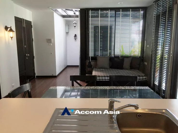Huge Terrace, Penthouse, Pet friendly |  3 Bedrooms  Apartment For Rent in Sukhumvit, Bangkok  near BTS Phrom Phong (1411835)