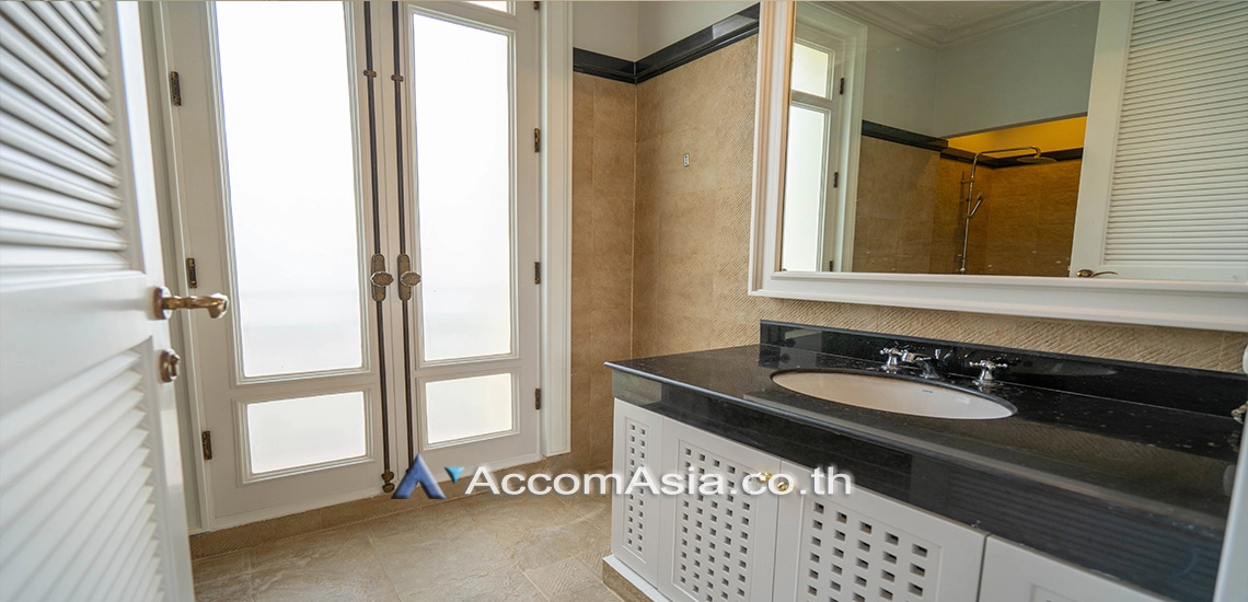 18  4 br House For Rent in New Phetchaburi ,Bangkok MRT Lat Phrao 1711845