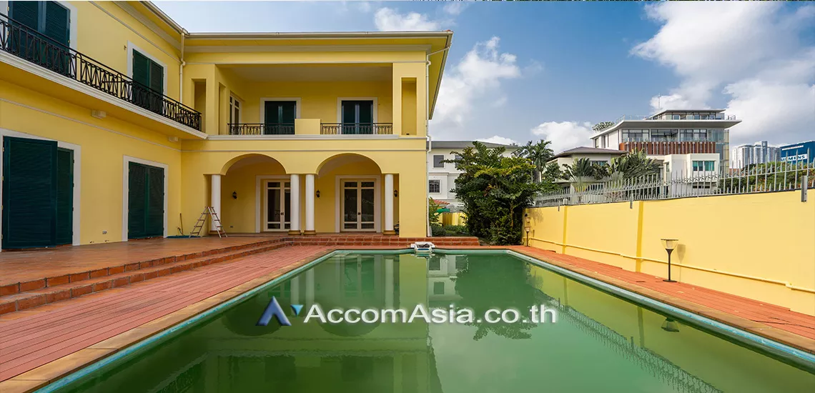Private Swimming Pool |  4 Bedrooms  House For Rent in Ratchadapisek, Bangkok  near MRT Lat Phrao (1711845)