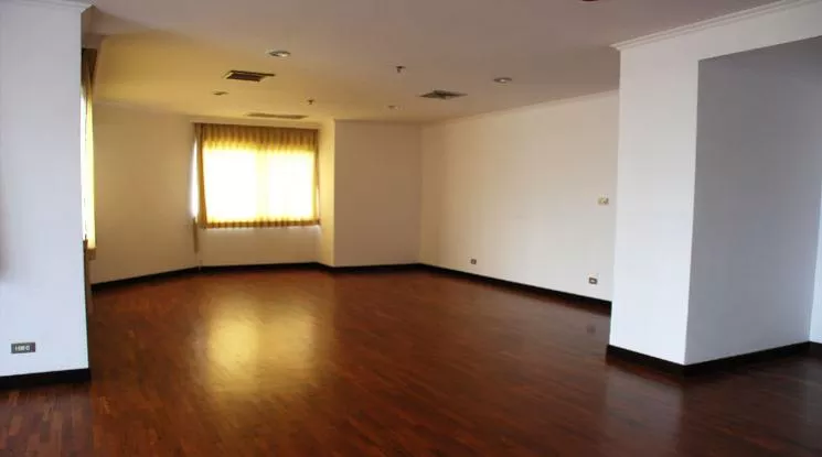 unit 3 Bedrooms  Apartment For Rent in Sathorn, Bangkok  near BRT Technic Krungthep (1411901)