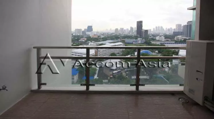 unit 3 Bedrooms  Condominium For Rent in Sukhumvit, Bangkok  near BTS Ekkamai (1511916)
