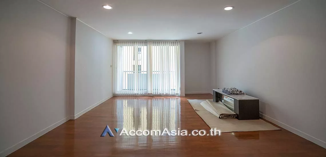  3 Bedrooms  Condominium For Rent in Ploenchit, Bangkok  near BTS Ploenchit (1511926)