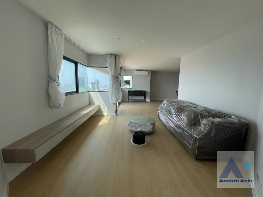 unitNewly renovated |  3 Bedrooms  Condominium For Rent & Sale in Sathorn, Bangkok  near BTS Sala Daeng - MRT Lumphini (1511931)