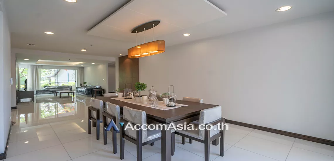 unit 3 Bedrooms  Apartment For Rent in Sukhumvit, Bangkok  near BTS Ekkamai (1412000)