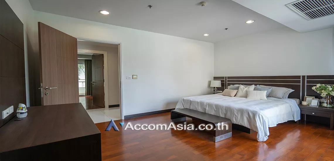 7  3 br Apartment For Rent in Sukhumvit ,Bangkok BTS Ekkamai at Low-rise Apartment, Only 1,000m to BTS 1412000