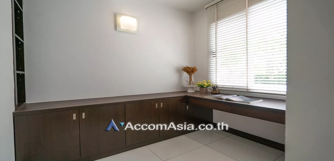 9  3 br Apartment For Rent in Sukhumvit ,Bangkok BTS Ekkamai at Low-rise Apartment, Only 1,000m to BTS 1412000