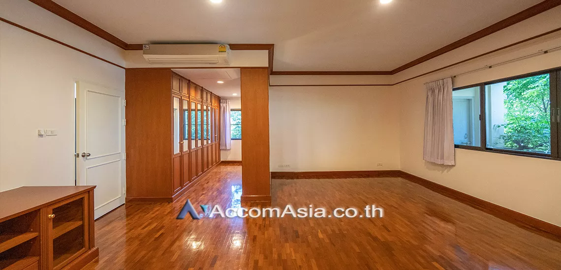 5  3 br Apartment For Rent in Sukhumvit ,Bangkok BTS Ekkamai at A peaceful location 1412024
