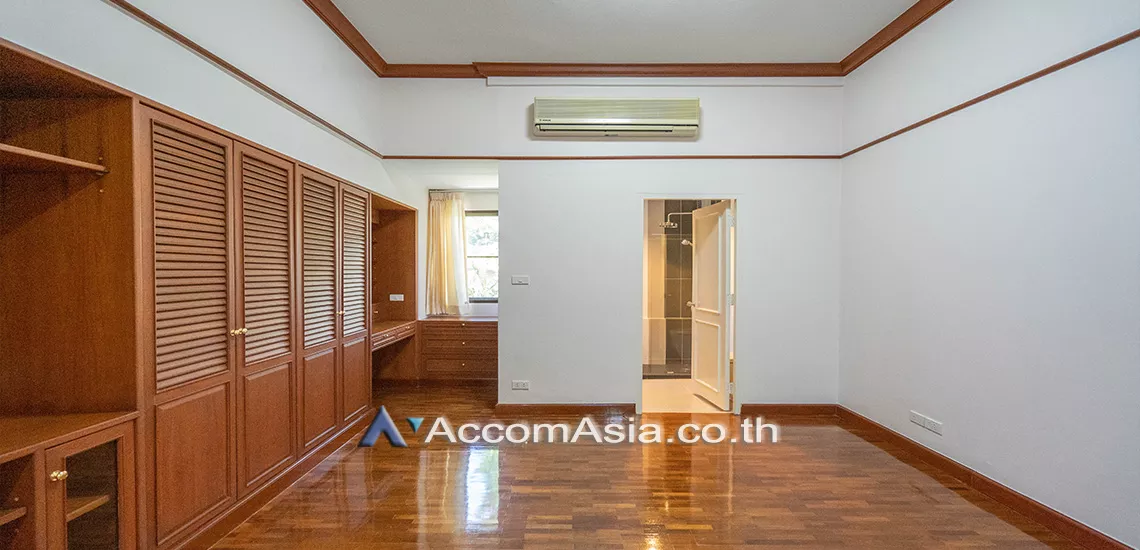 8  3 br Apartment For Rent in Sukhumvit ,Bangkok BTS Ekkamai at A peaceful location 1412024