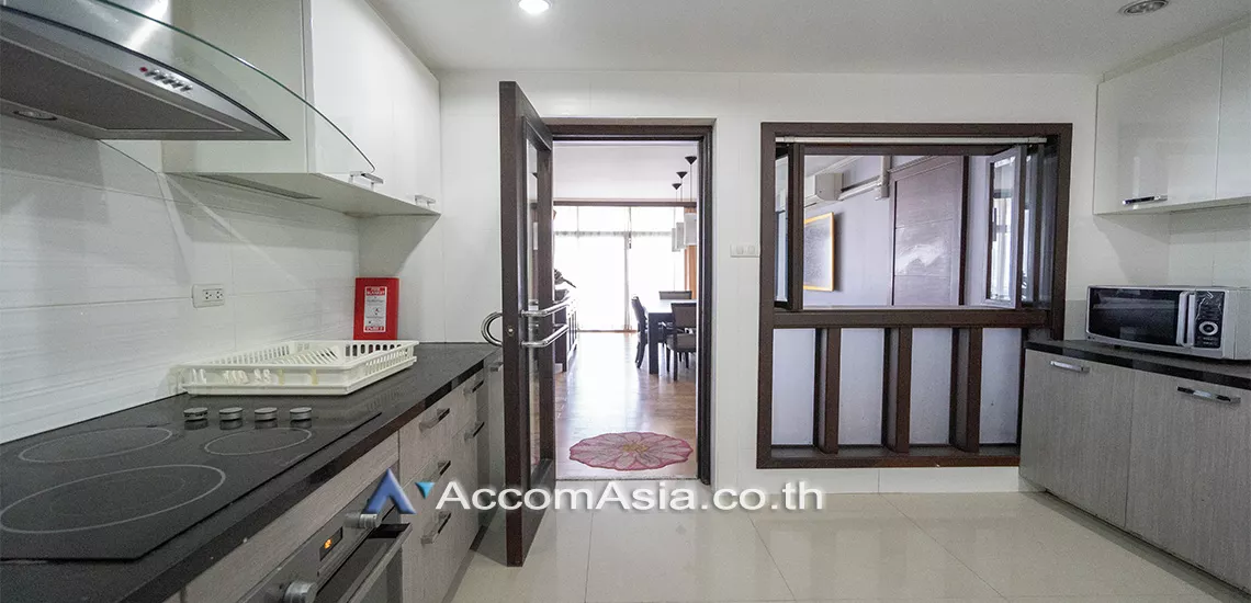 Pet friendly |  3 Bedrooms  Condominium For Rent in Ploenchit, Bangkok  near BTS Ploenchit (1512051)