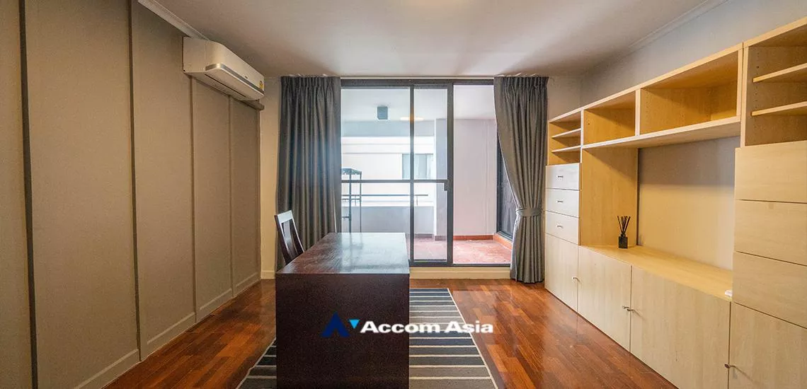Pet friendly |  2 Bedrooms  Apartment For Rent in Sukhumvit, Bangkok  near BTS Asok - MRT Sukhumvit (1412071)
