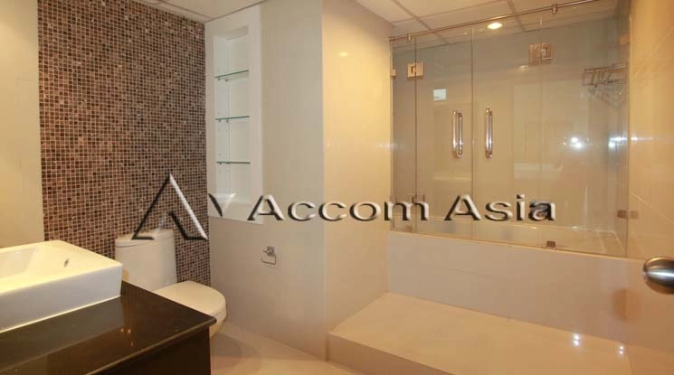 8  3 br Apartment For Rent in Sukhumvit ,Bangkok BTS Asok - MRT Sukhumvit at Family Apartment with Lake View 1412087