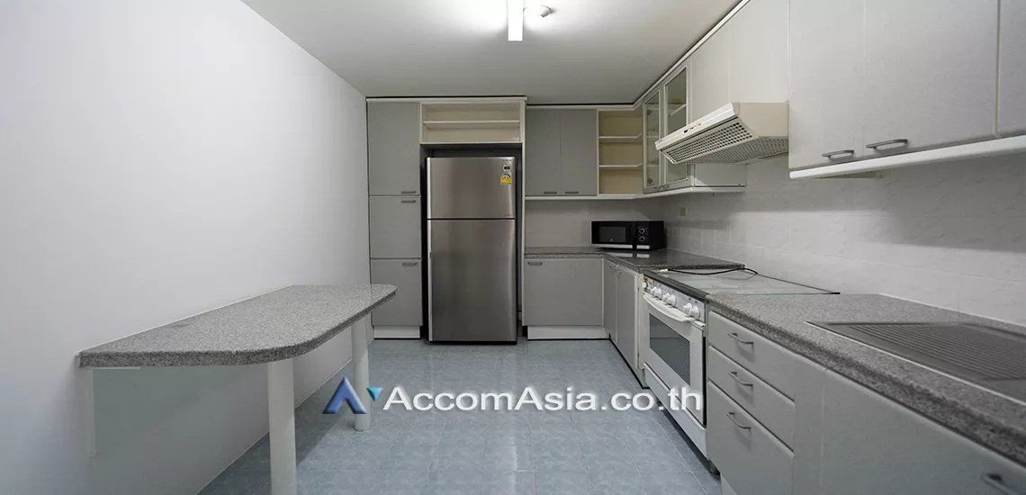 Pet friendly |  3 Bedrooms  Apartment For Rent in Sukhumvit, Bangkok  near BTS Nana (1412100)