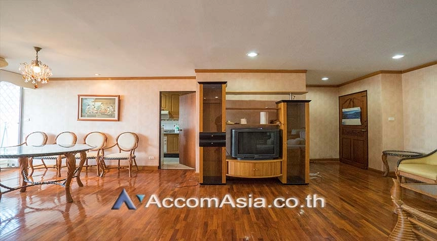 unit 3 Bedrooms  Condominium For Sale in Sukhumvit, Bangkok  near BTS Phrom Phong (1512104)