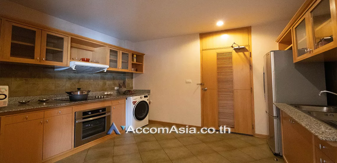 Pet friendly |  3 Bedrooms  Apartment For Rent in Sathorn, Bangkok  near MRT Lumphini (1412109)