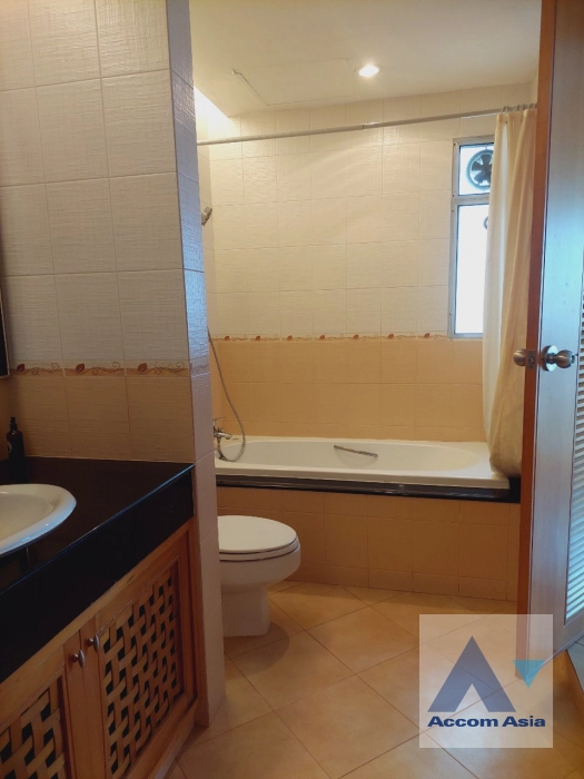 12  2 br Apartment For Rent in Sathorn ,Bangkok MRT Lumphini at Cozy and Convenient Apartment Near Garden Intl 1412110