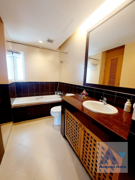 14  2 br Apartment For Rent in Sathorn ,Bangkok MRT Lumphini at Cozy and Convenient Apartment Near Garden Intl 1412111