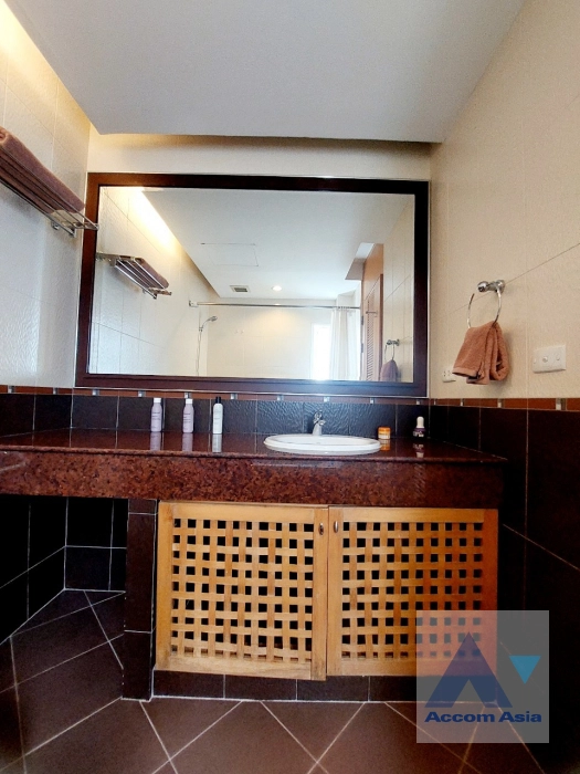 13  2 br Apartment For Rent in Sathorn ,Bangkok MRT Lumphini at Cozy and Convenient Apartment Near Garden Intl 1412111