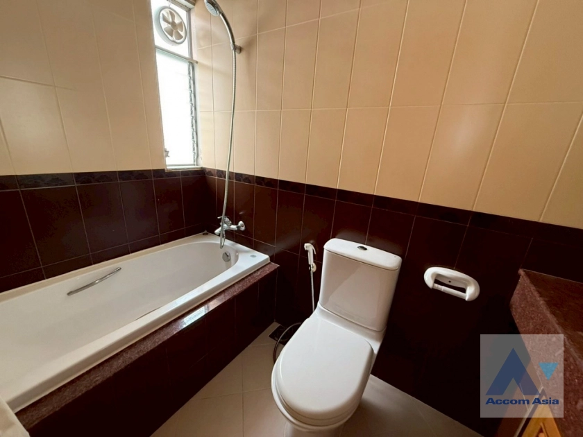 27  3 br Apartment for rent and sale in Sathorn ,Bangkok MRT Lumphini at Cozy and Convenient Apartment Near Garden Intl 1412113