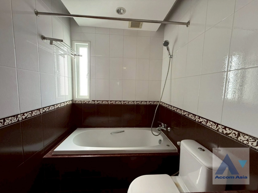 28  3 br Apartment for rent and sale in Sathorn ,Bangkok MRT Lumphini at Cozy and Convenient Apartment Near Garden Intl 1412113