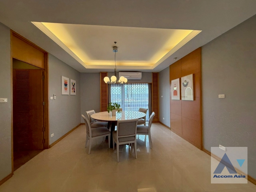 7  3 br Apartment for rent and sale in Sathorn ,Bangkok MRT Lumphini at Cozy and Convenient Apartment Near Garden Intl 1412113