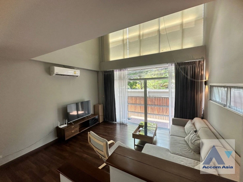 unit 3 Bedrooms  House For Rent & Sale in Sukhumvit, Bangkok  near BTS Phrom Phong (1712120)